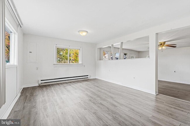 Building Photo - 1915 Rettman Ln