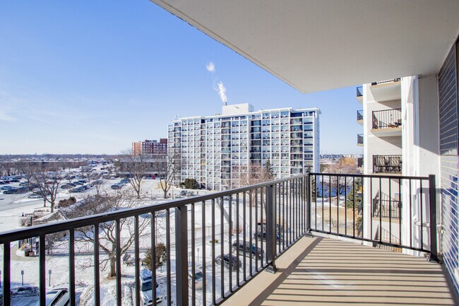 Building Photo - 8801 W Golf Rd