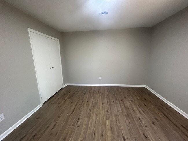 Building Photo - 528 Wessinger St