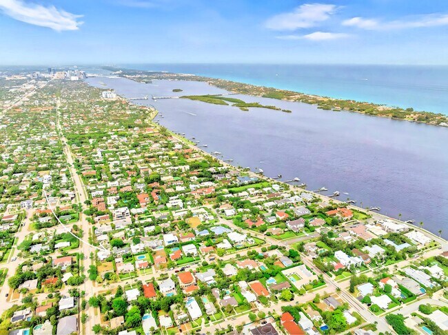 Building Photo - 240 Santa Lucia Dr