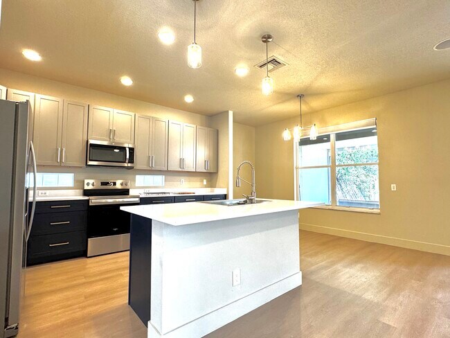 Building Photo - 3565 Danbury Ct