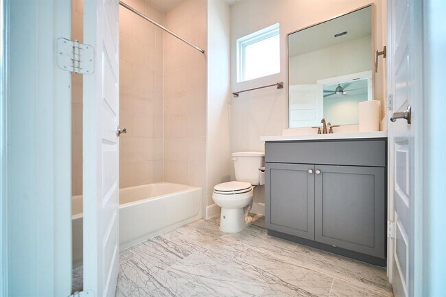 Building Photo - 2802 Grand Fountains Dr