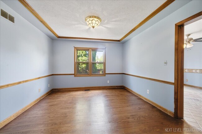 Building Photo - 13 Saddlewood Ct