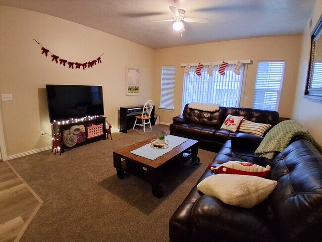 Building Photo - 504 N Seven Peaks Blvd