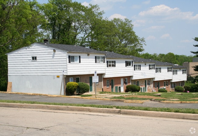 Robinwood Apartments - 2803 Virginia Ave