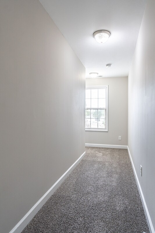 Building Photo - 135 Almond Dr