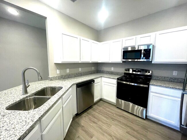 Building Photo - 300 Willow Grv Wy