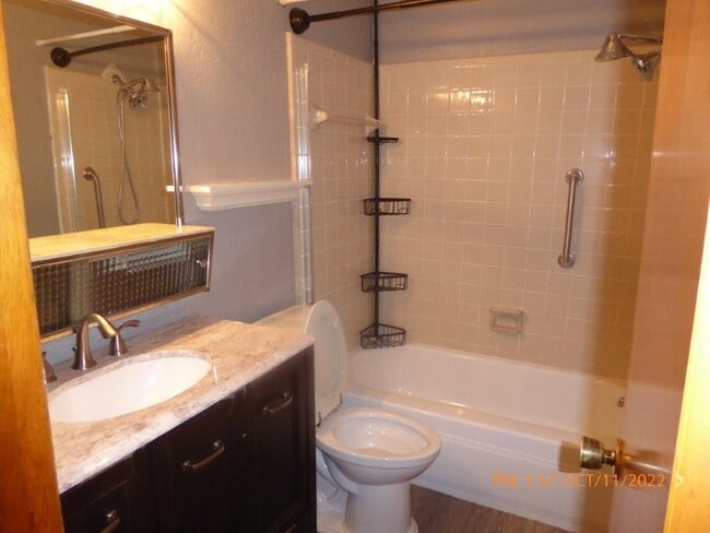 Building Photo - 2709 NW Marion Ave