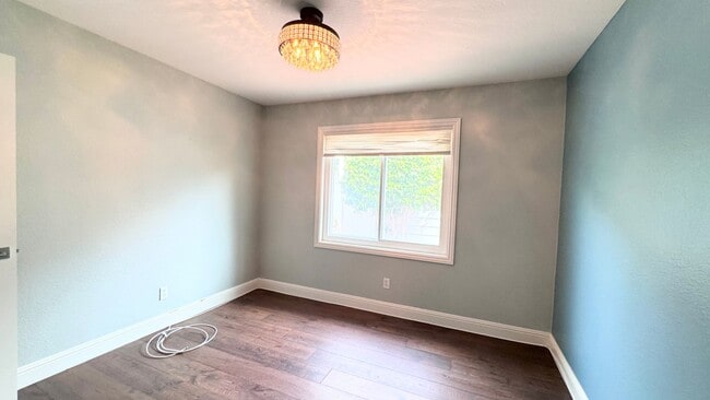 Building Photo - Upgraded 2 bedroom with bonus room