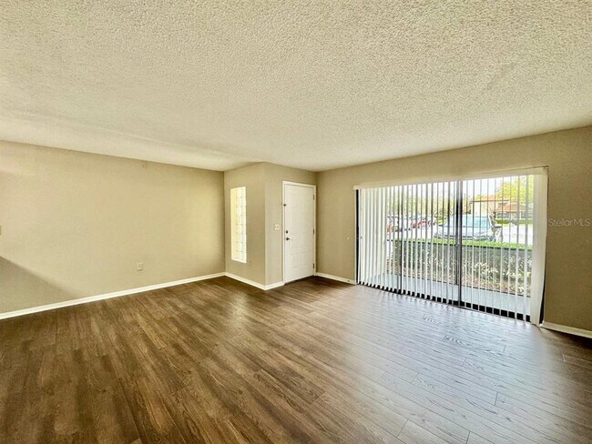 Building Photo - 3323 Crystal Ct E