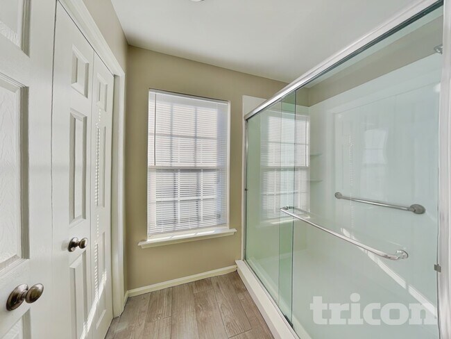 Building Photo - 11 Peridot Pl