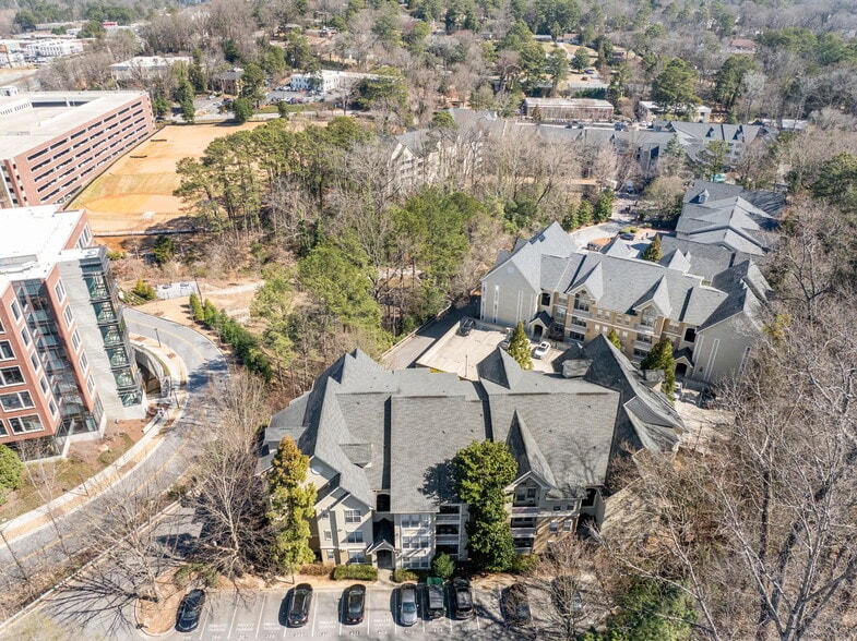 Building Photo - 4007 Westchester Rdg NE