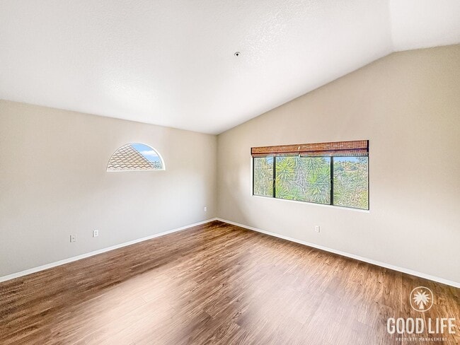 Building Photo - Beautiful 4B/2.5BA House in Vista w/ Attac...