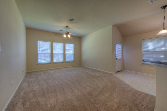 Building Photo - Quality home on cul-de-sac in quiet commun...