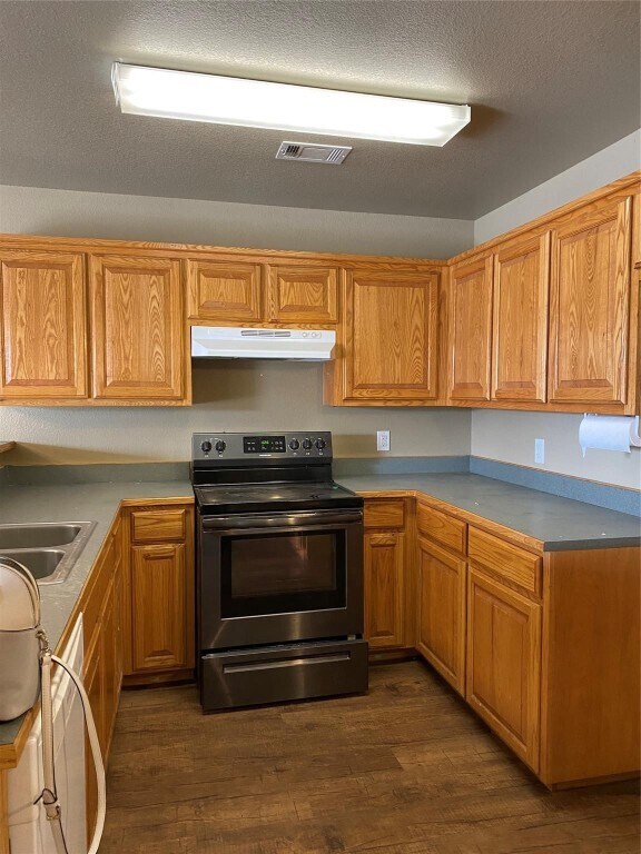 Building Photo - 10910 Shady Oaks Dr