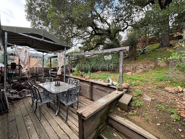 Building Photo - 8 Alvina Ave