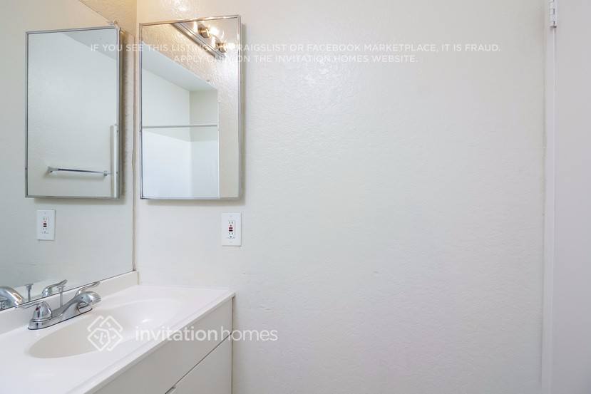 Building Photo - 14310 Agave St