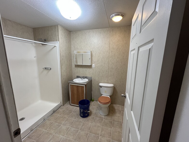 Building Photo - 129 Genes Ln