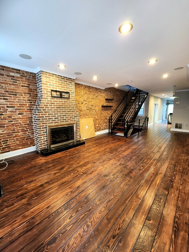 Building Photo - 444 E Fort Ave