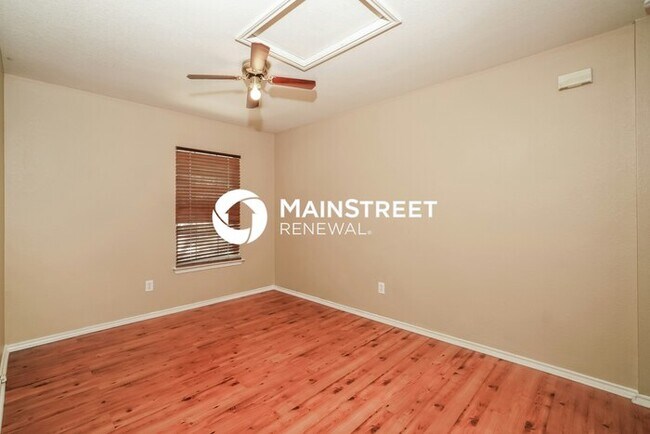 Building Photo - 3 Bedroom Pet-Friendly Home in Del Valle, TX with Main Street Renewal