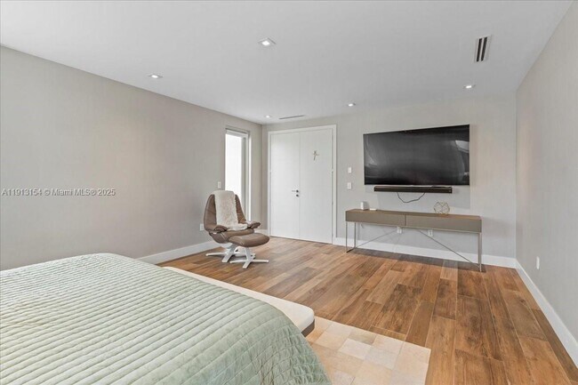 Building Photo - 7440 NW 100th Ct