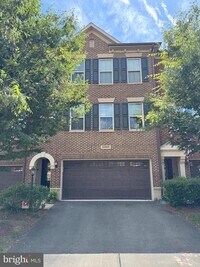 Building Photo - 42565 Dreamweaver Dr