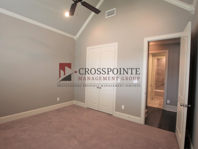 Building Photo - Gorgeous 3 bed 2 bath home in Hadley Court!