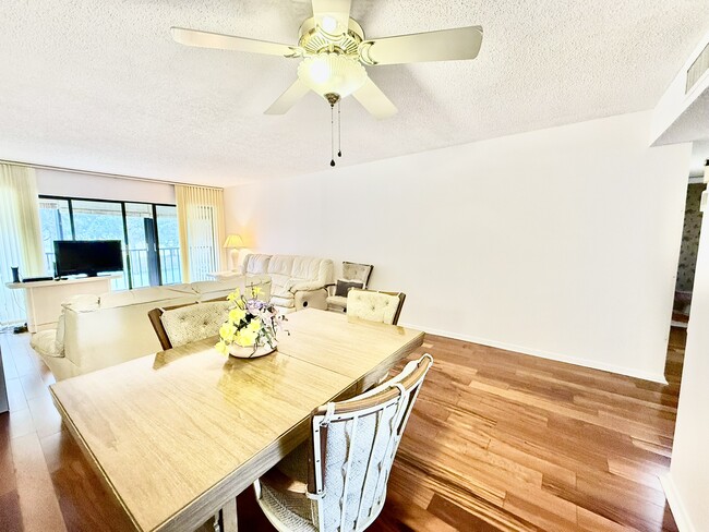 Building Photo - 2900 Cove Cay Dr