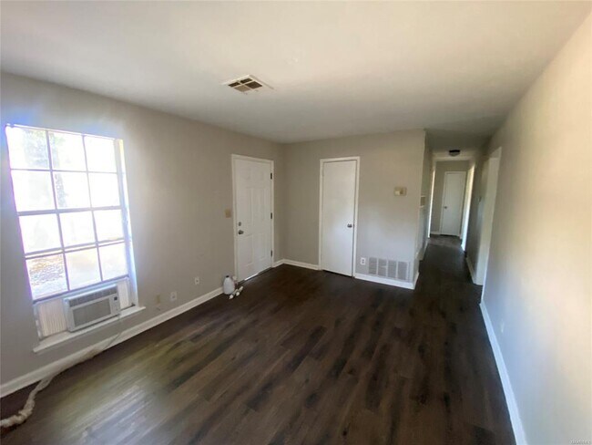 Building Photo - 4113 Piedmont Dr