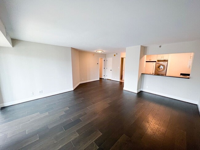 Building Photo - Beautiful And Modern 1 Bed, 1 Bath Condo In Prime Location With High Walk Score In Alta Vista