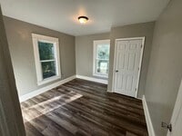 Building Photo - Easy Access to Main Street High Point! - H...