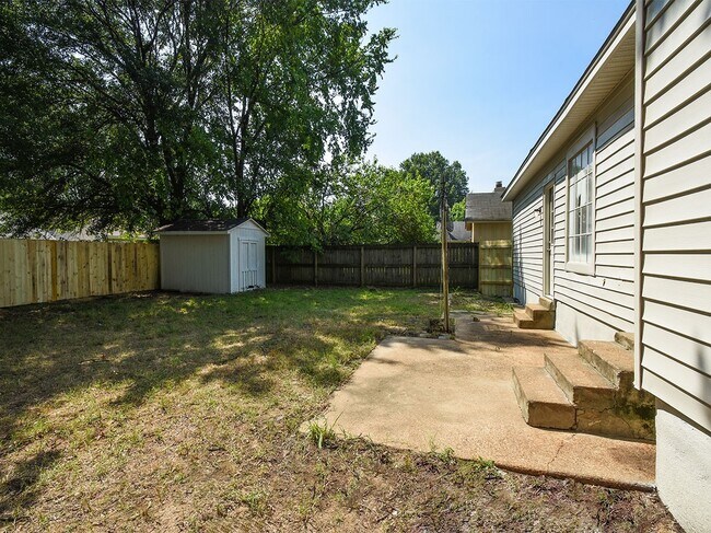 Building Photo - Newly renovated 4 bed, 2 bath home near Germantown with easy access to 385.