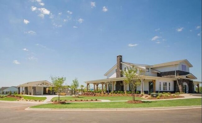 Building Photo - Like New - Single Story Living - 3 Bedroom...