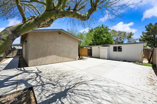 Building Photo - 5833 W John Cabot Rd