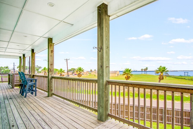 Building Photo - 100 Port Isabel St