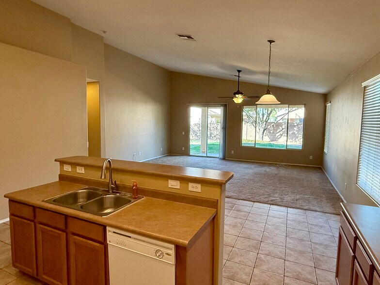 Building Photo - 21992 E Camina Plata