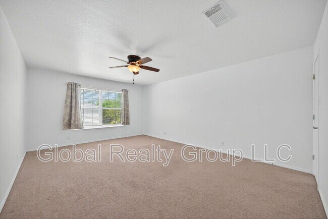 Building Photo - 215 Chisholm Trail