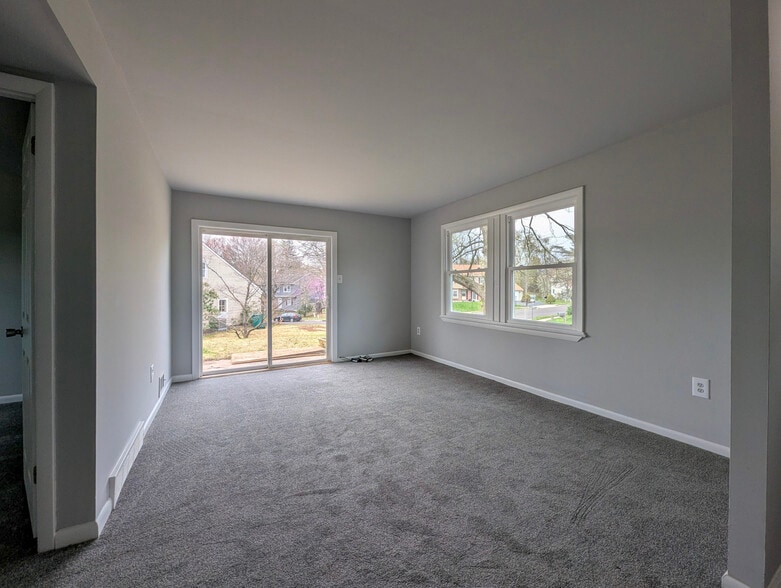 Building Photo - 1583 Yeakel Way