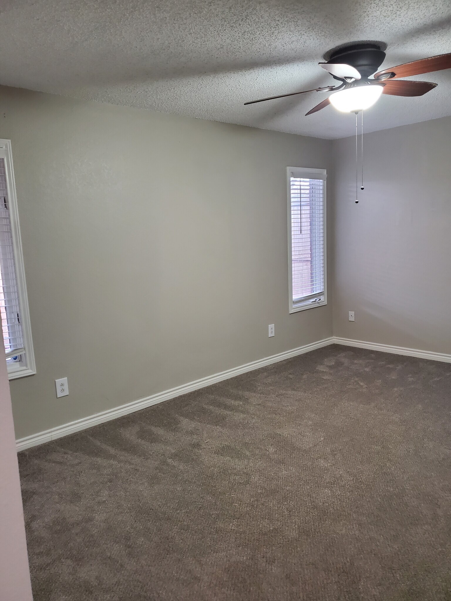Master bedroom - 106 N Troy Ave