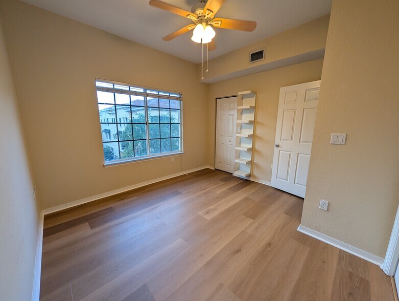 Second bedroom - 5218 Hampton Beach Pl