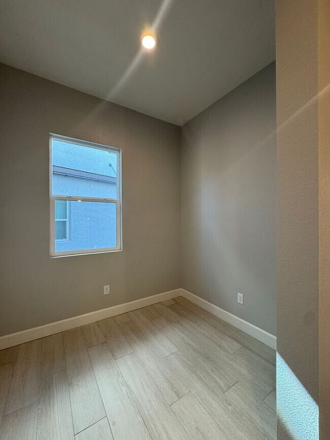 Building Photo - 1521 Golf Club Dr