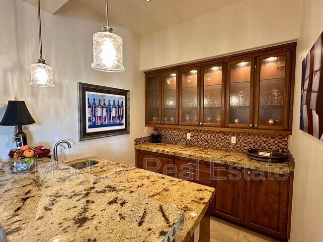 Building Photo - 5711 W Linda Ln