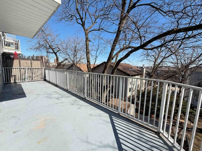 Building Photo - 10 Palisade Ave