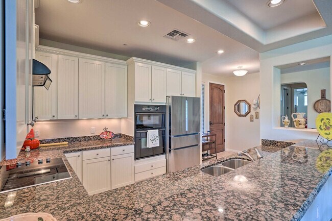 Building Photo - 13450 E Vía Linda