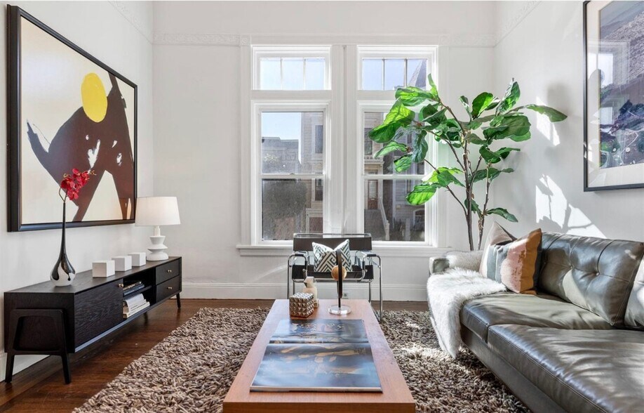 Furnished Living Room - 2924 Pine St