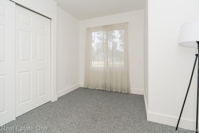 Building Photo - 2392 W Auburn Rd