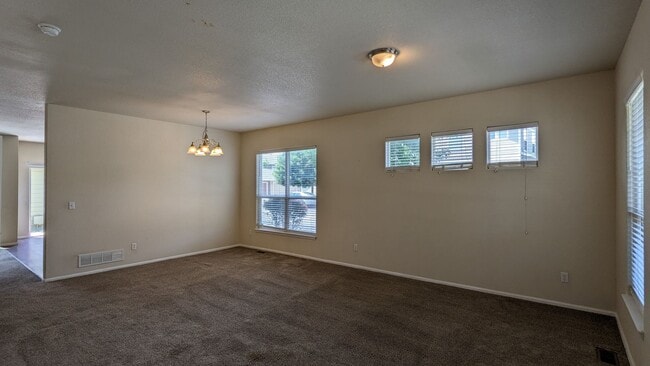 Building Photo - 2 STORY END UNIT TOWNHOME W/DETACHED 2 CAR...