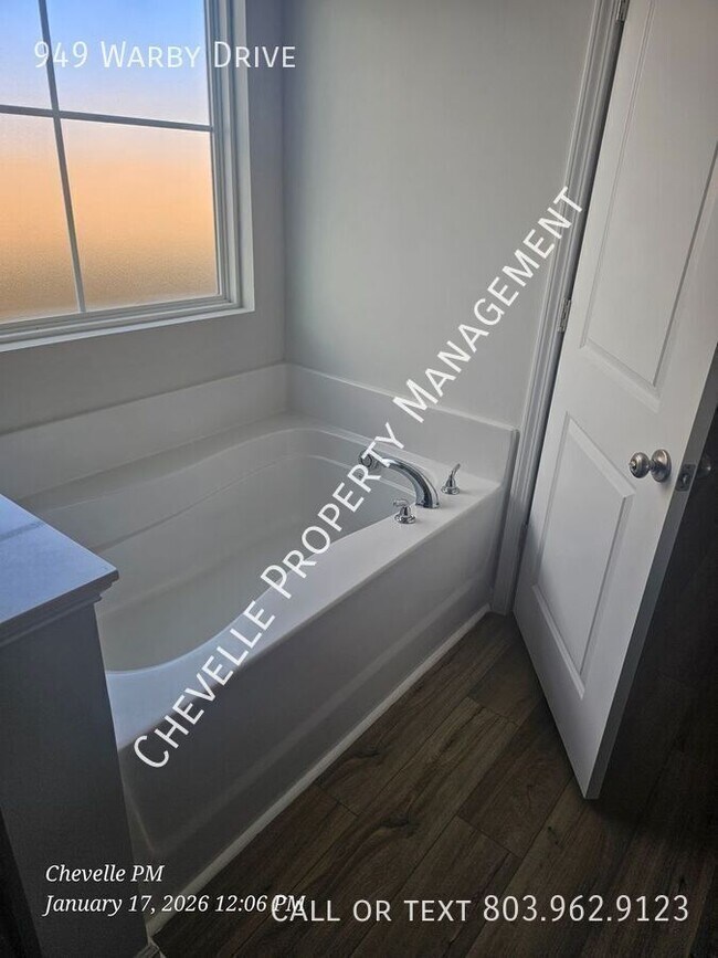 Building Photo - 949 Warby Dr