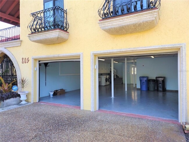 Building Photo - 805 La Guna Dr