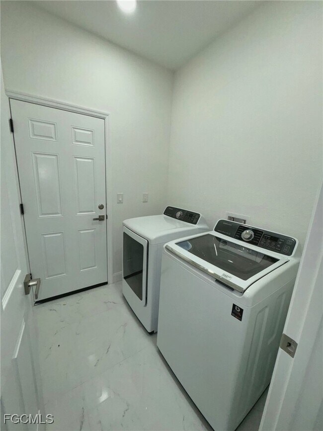 Building Photo - 4607 June Ave N